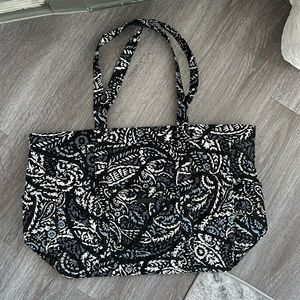 Vera Bradley Tote. Black and white. Two straps. Zipper.